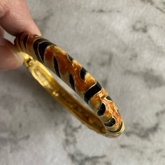 Kenneth Jay Lane tiger print bracelet clamp closure - Picture 5 of 5